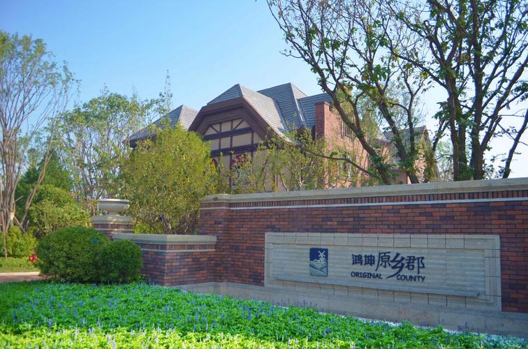 绿化工程自2001年发展,已形成了集规划,设计,园林施工与养护